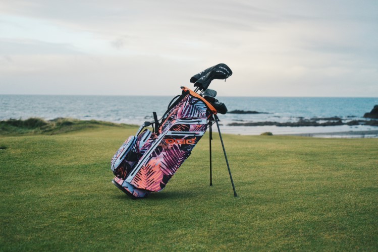 Tech Integration: Enhancing the Golfing Experience with OGIO Golf Bags插图