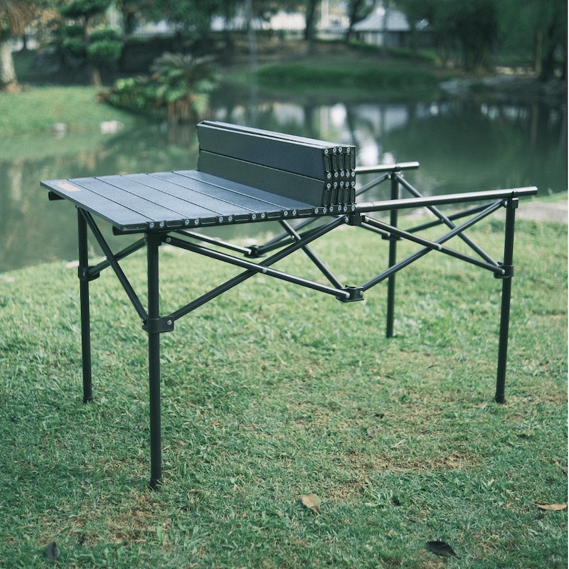 Folding camping table