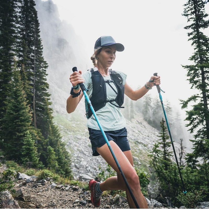 Best Trekking Poles for Women: A Comprehensive Buyer’s Guide